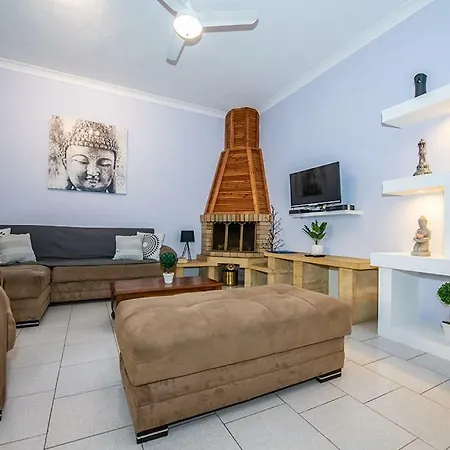La Mediteranea Apartment *